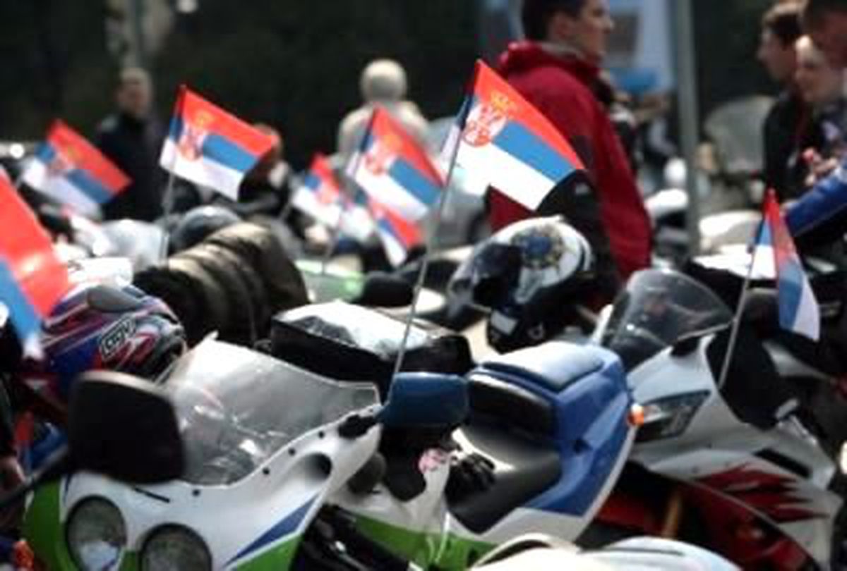 5 Bine Yakın Sırp Milliyetçiden Oluşan Motosikletli, Mitroviça\'nın Kuzeyine Vardı