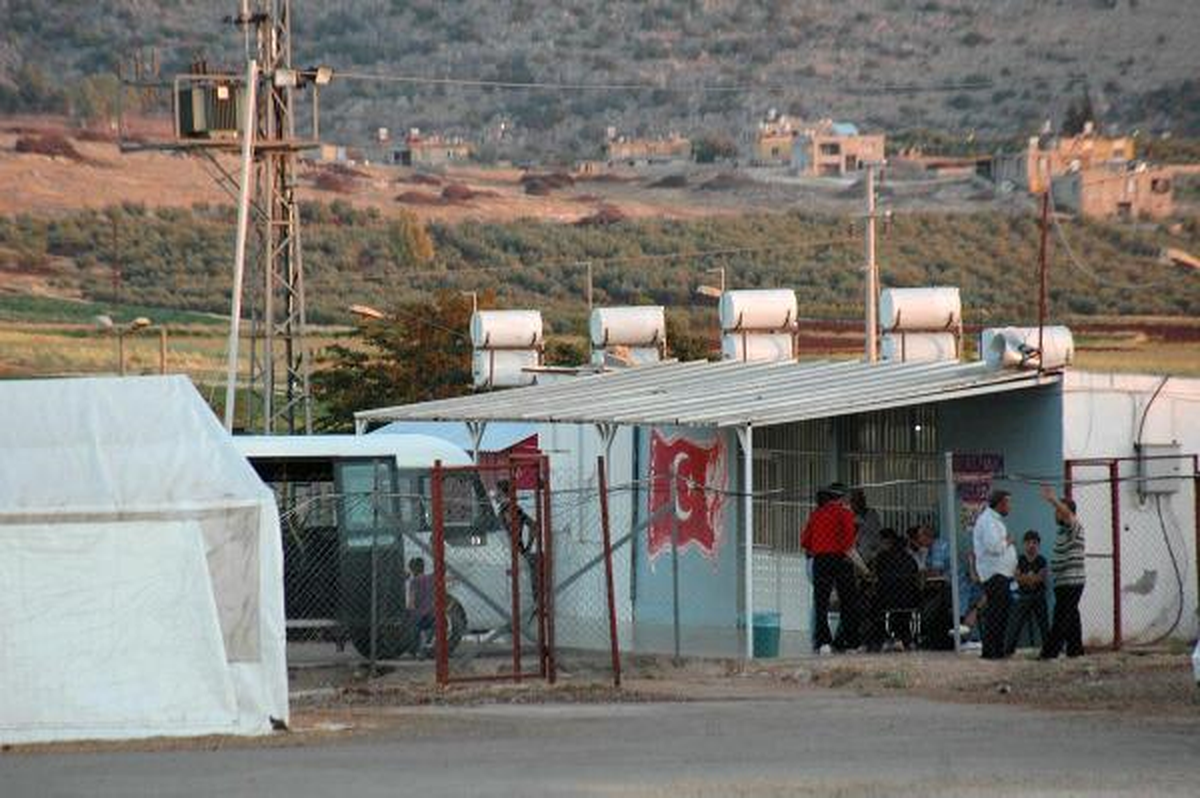 8\'i Asker 148 Suriyeli Türkiye\'ye Sığındı