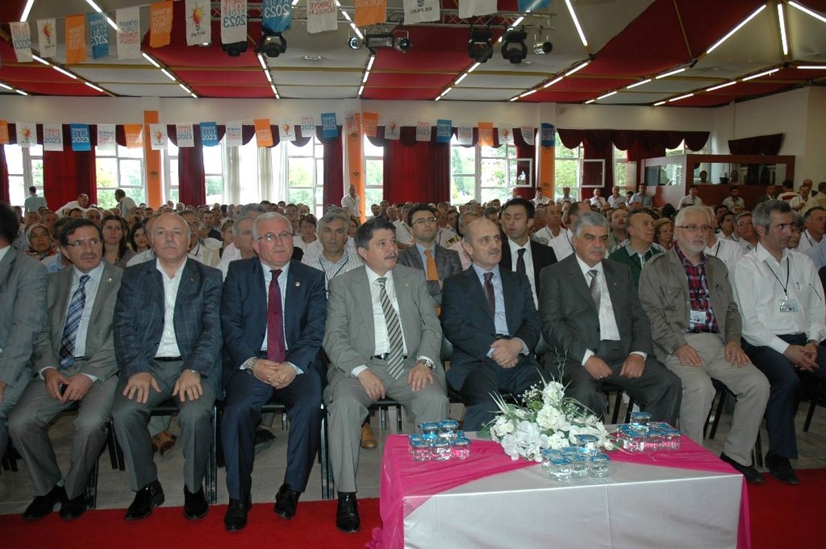 AK Parti'li Tanrıverdi: 'Chp'li Belediyeler Hırsızlıktan Yargılanıyor'