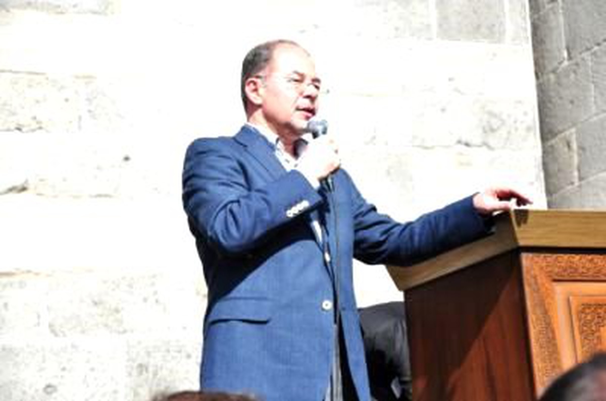 Mezunlar Arasında Bir Bakan