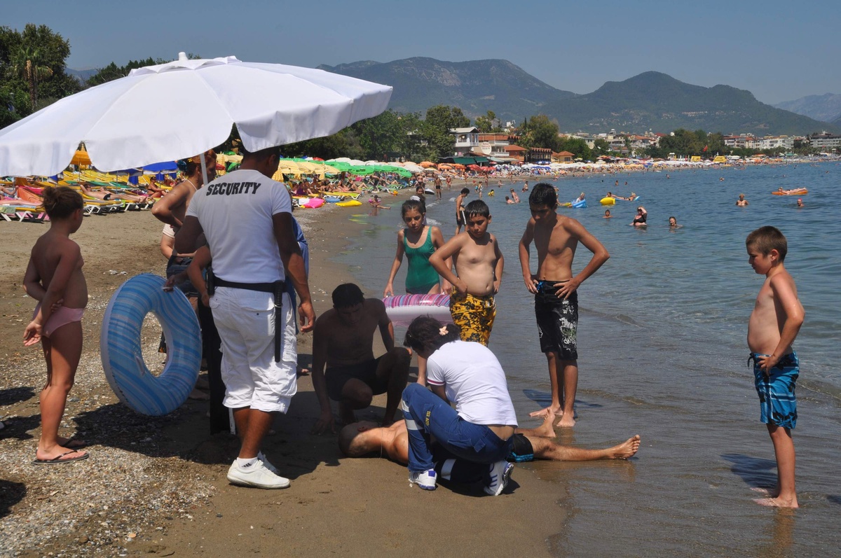 Ayağına Kramp Girince Boğulma Tehlikesi Geçirdi