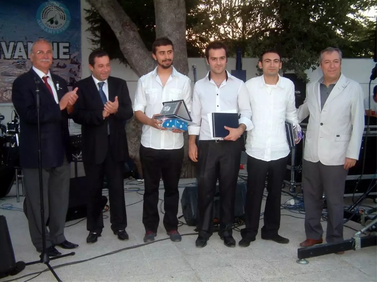 Burhaniye\'de Başarılı Amatörlere Ödül