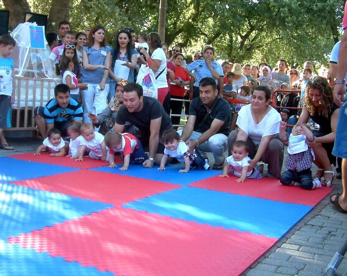 Burhaniye\'de Bebekler Yarıştı