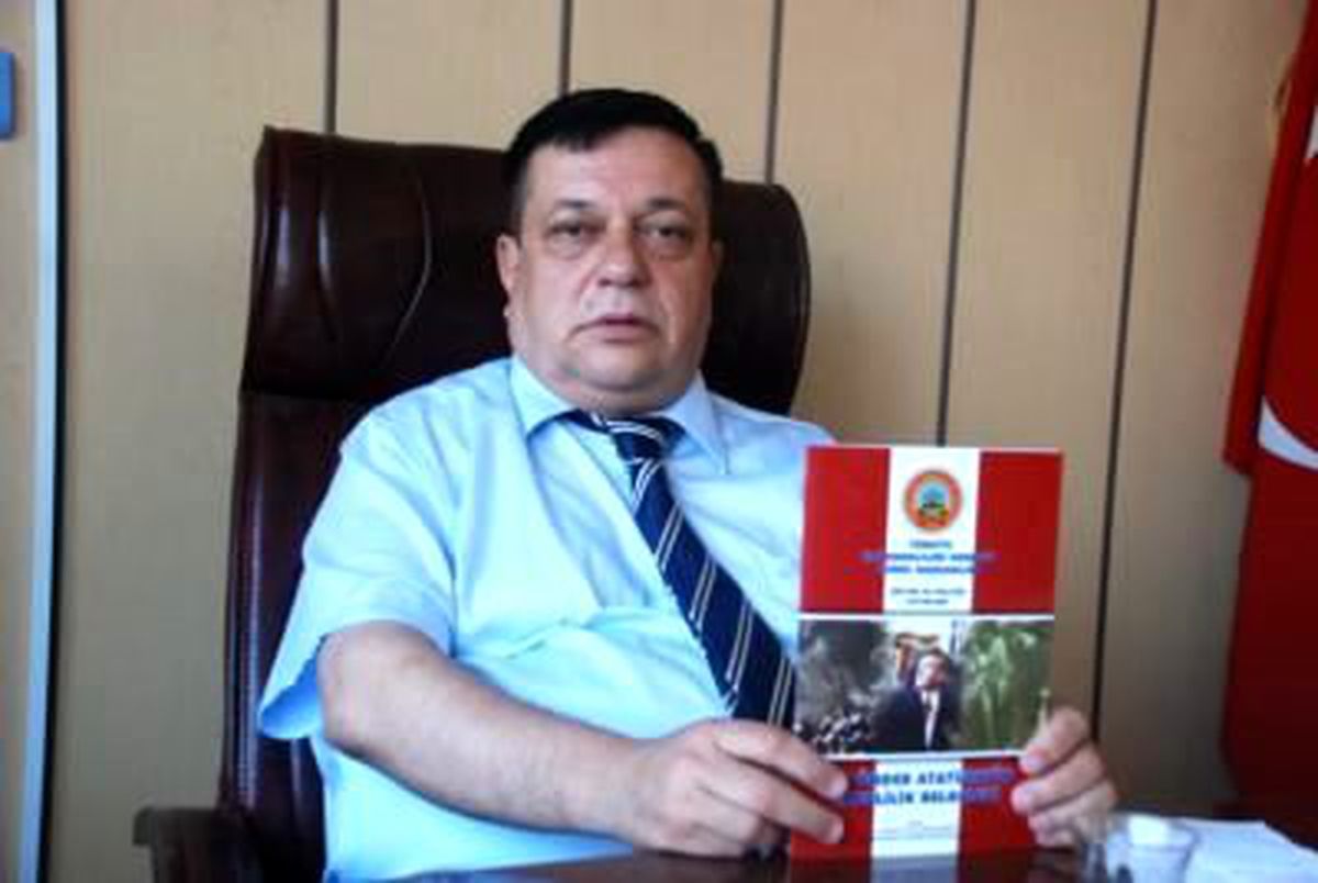 Emekli, Gününü Buruk Kutluyor