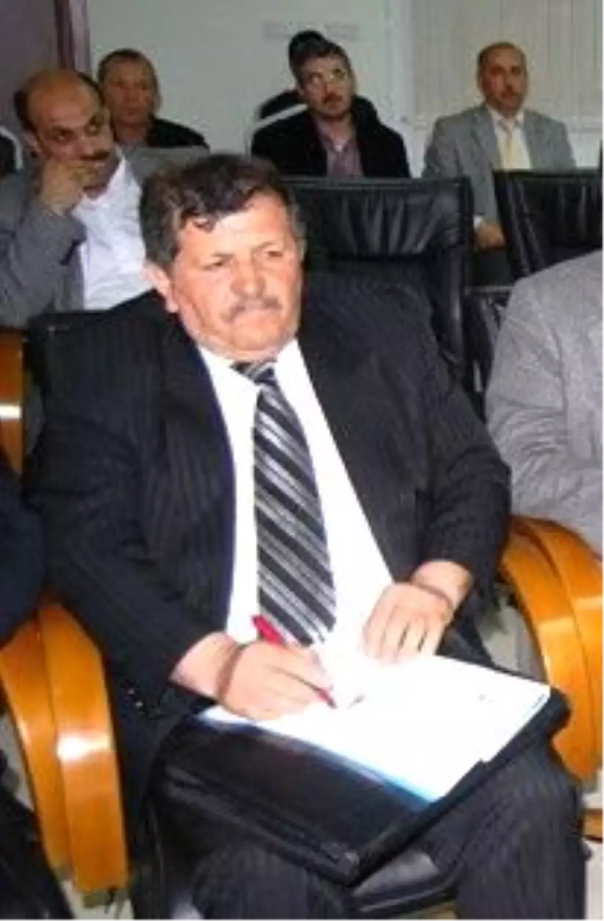 Eski Belediye Meclis Üyesi Ömer Kahraman\'ın Cenazesi Toprağa Verildi