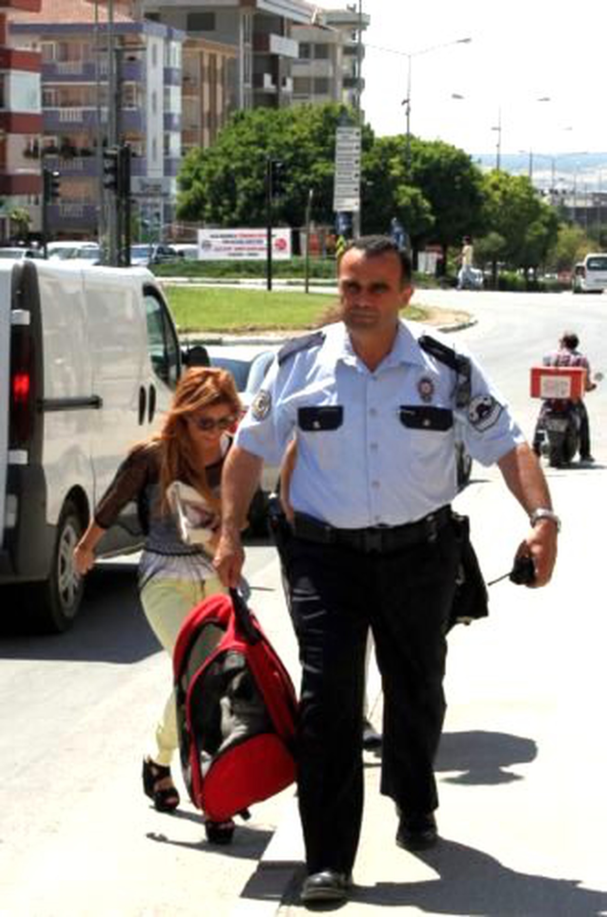 Genç Kız, Veteriner Kliniğinde Ölen Köpeği İçin Gözyaşı Döktü