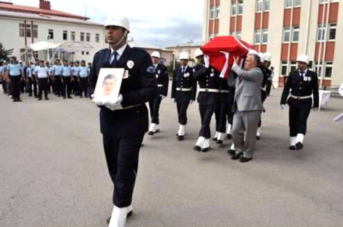 Genç Polis Memleketine Uğurlandı
