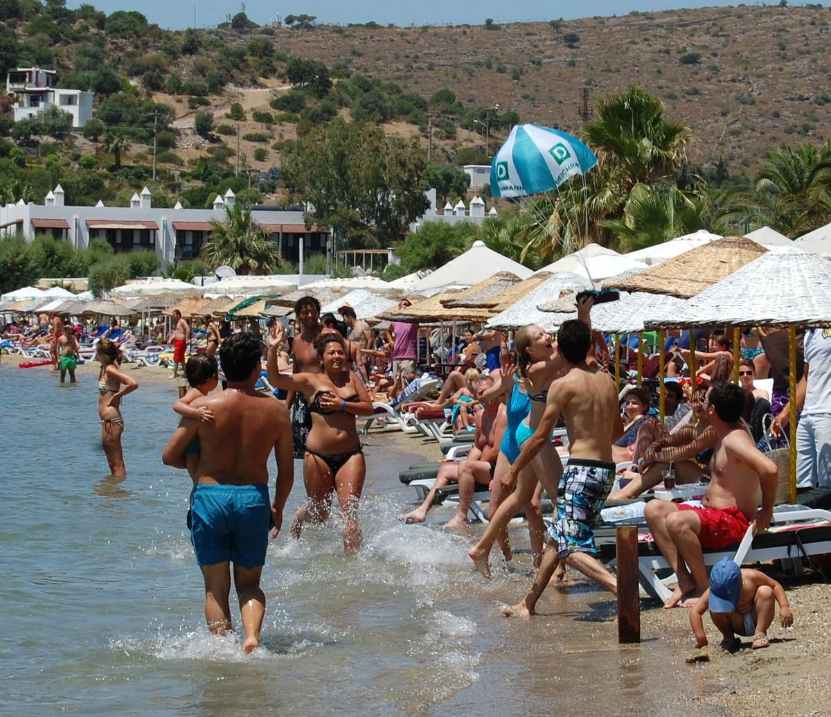 Gökten Plaja Terlik Yağdı