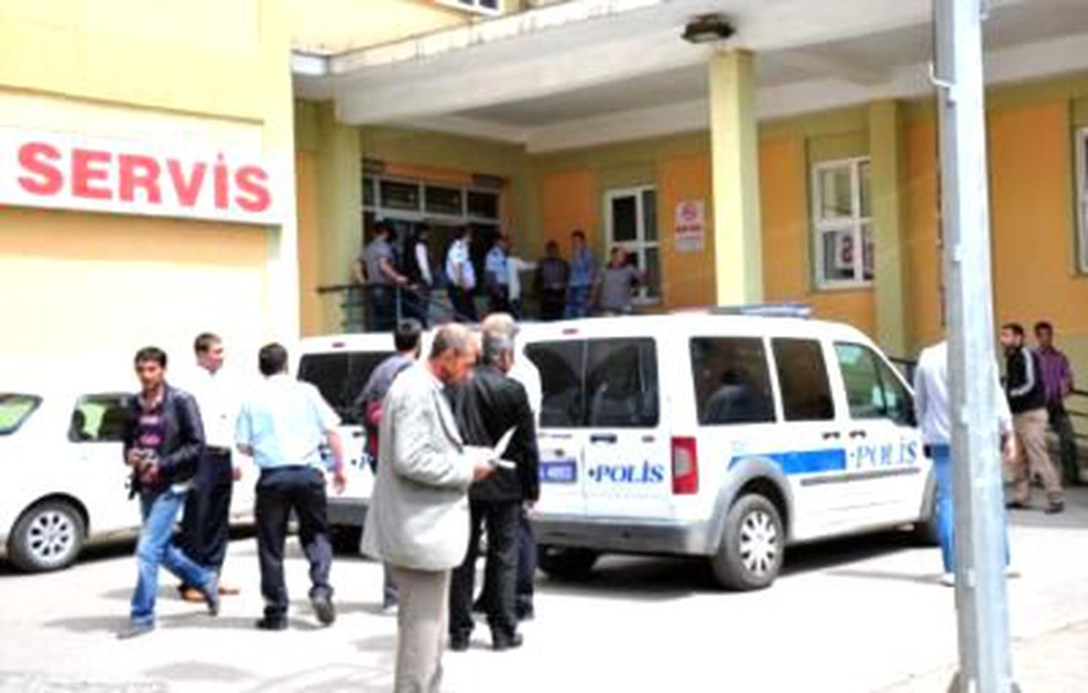 Hastanede Polisin Tabancasını Alıp Havaya Ateş Açtı