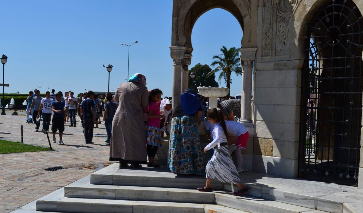 İzmir\'de Sıcak Hava Bunalttı