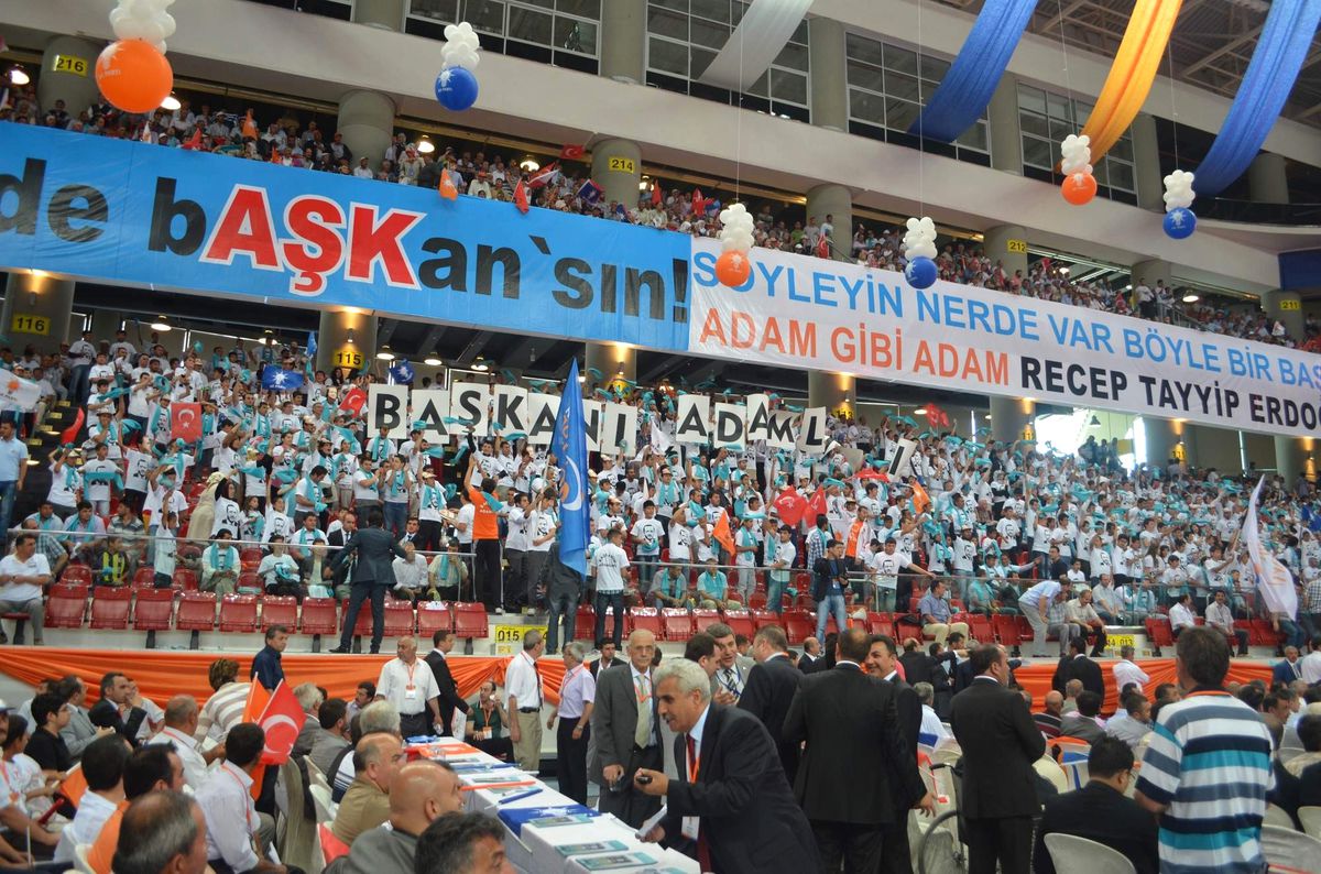 Kongre Merkezi Tıklım Tıklım Doldu