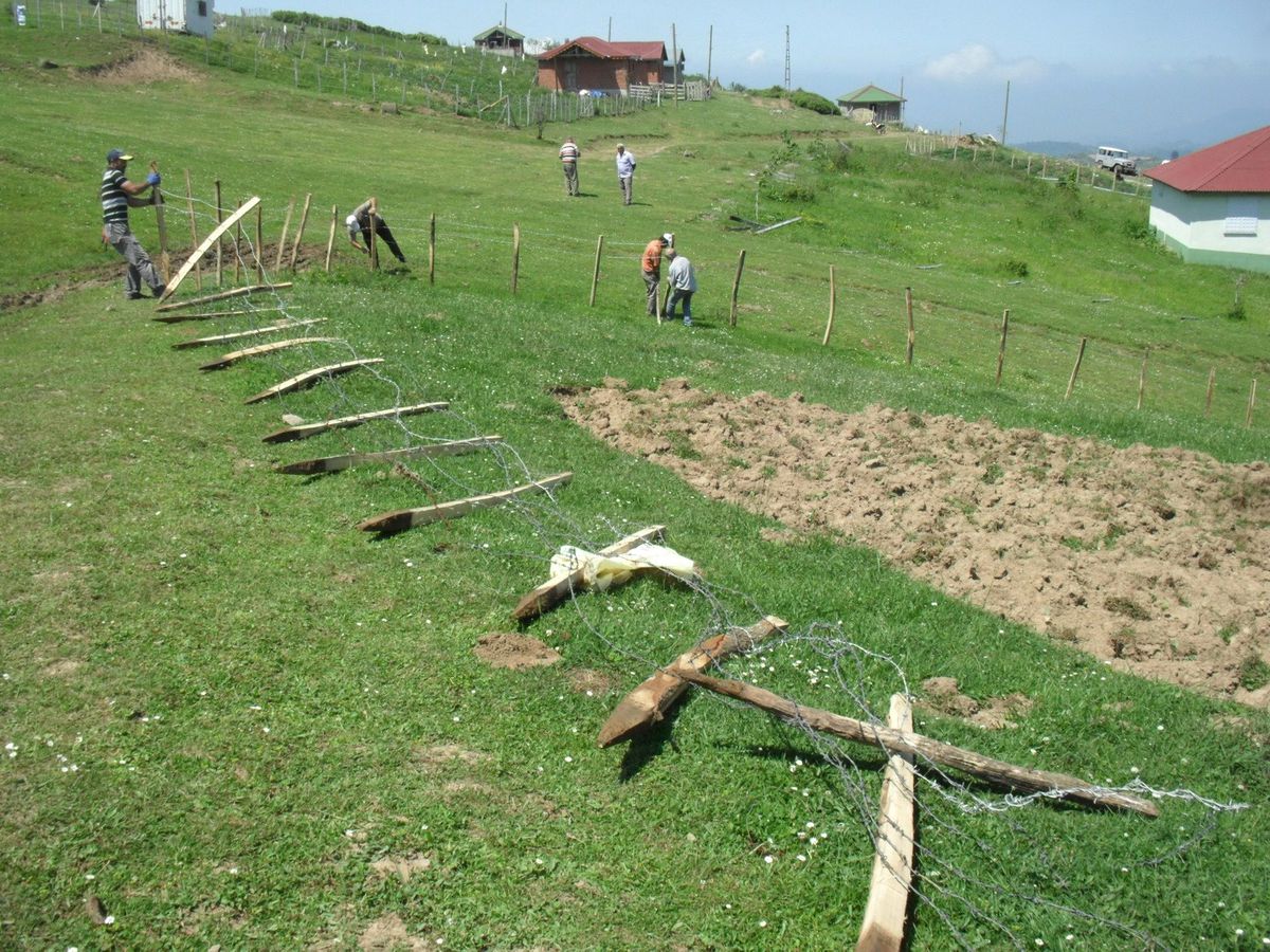Korgan\'da Yayla ve Meralardaki Tel Örgüler Yıkılıyor