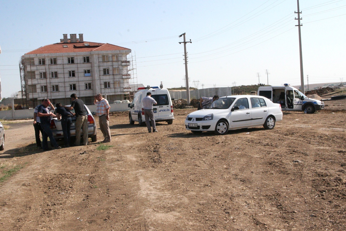 Lüleburgaz\'da Patlayıcı ve Bomba Düzeneği Ele Geçirildi
