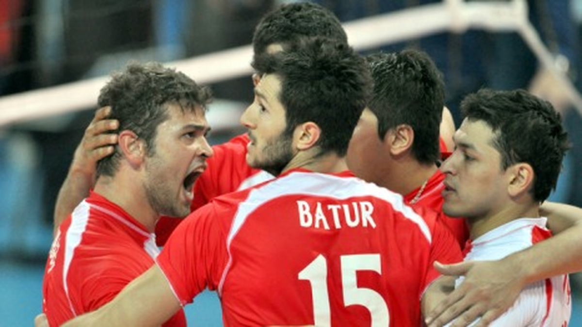 Milli Erkek Voleybol Takımı, Avrupa Ligi Dörtlü Final Maçında İspanya\'yı 3-2 Yenerek Tarihinde İlk...