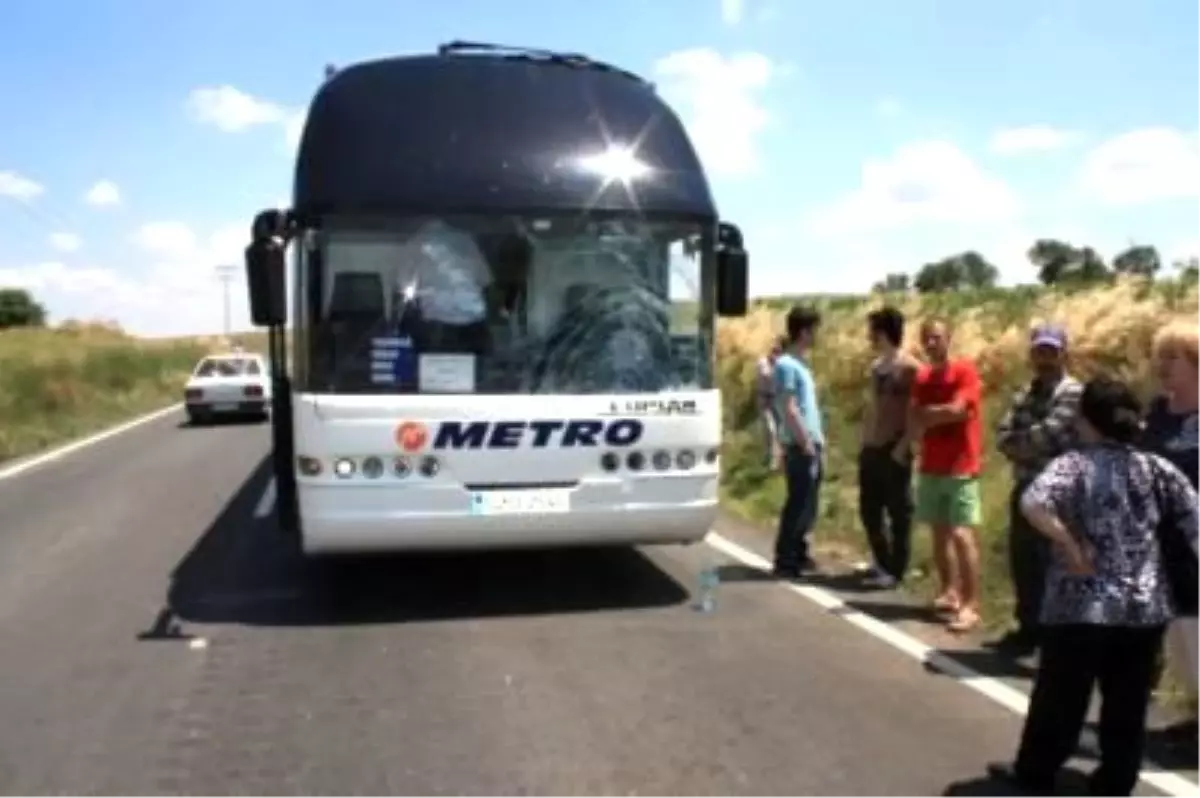 Minibüsten İnen Yaşlı Adama Otobüs Çarptı