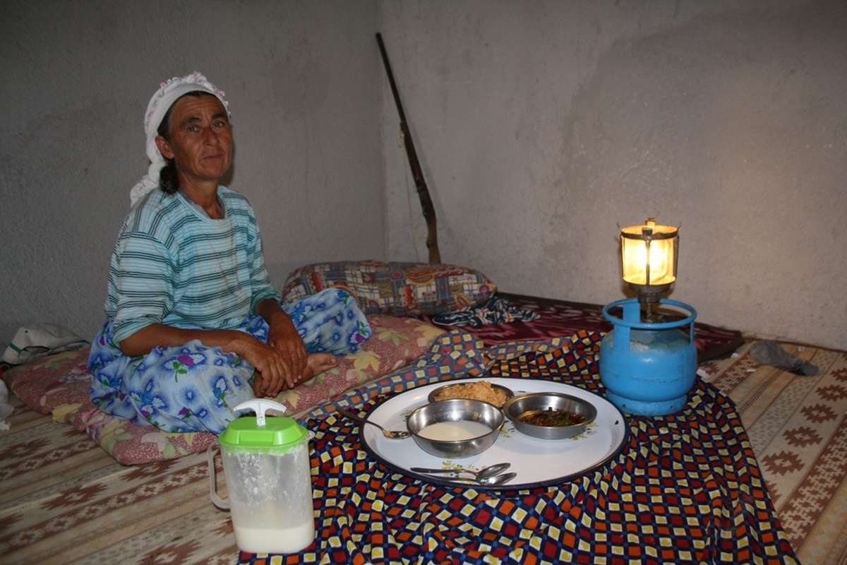 Selendi\'nin Merkezinde Karanlıkta Yaşıyorlar