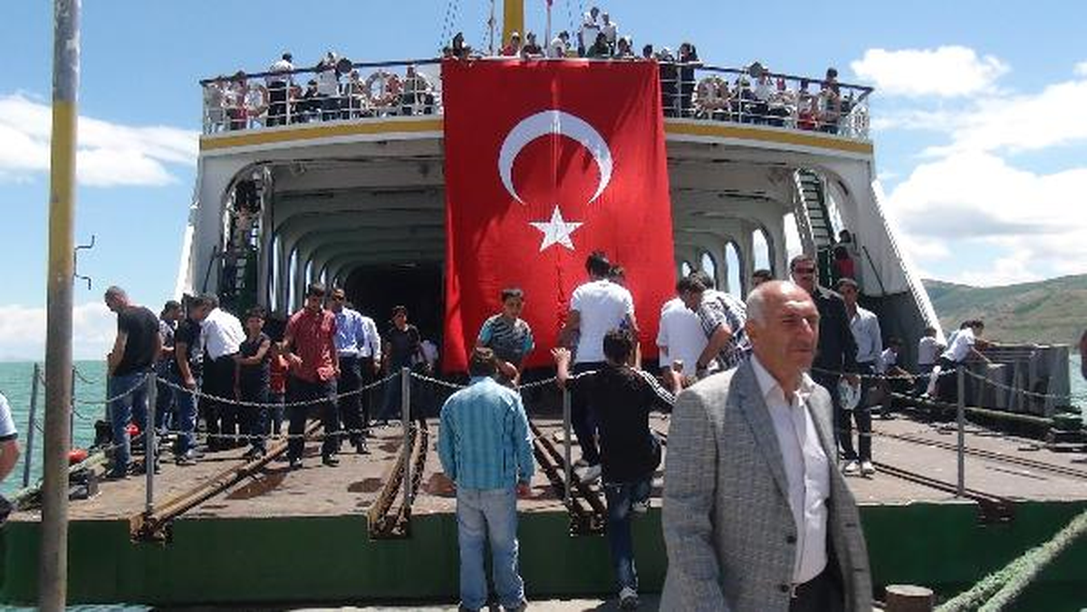 Tatvan\'da Kabotaj Bayramı Renkli Görüntülere Sahne Oldu