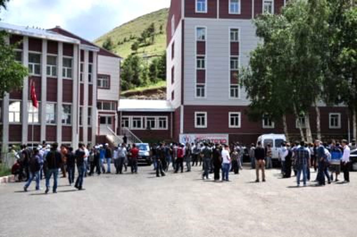 Türkiye\'nin Değişik İllerinden Gelen Öğrenciler, Palandöken\'i Gezdi