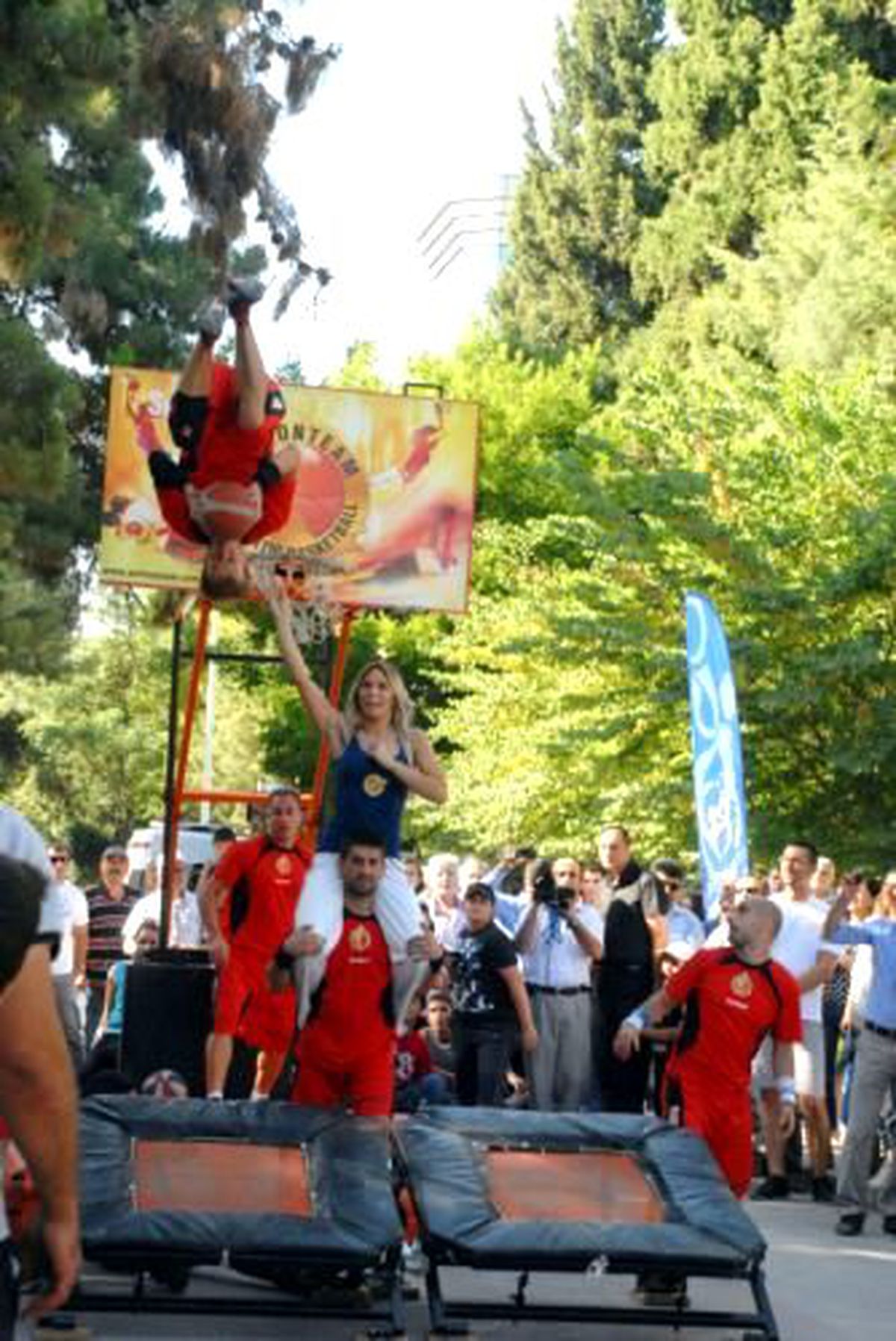 Valilik Önünde Basketbol Şov