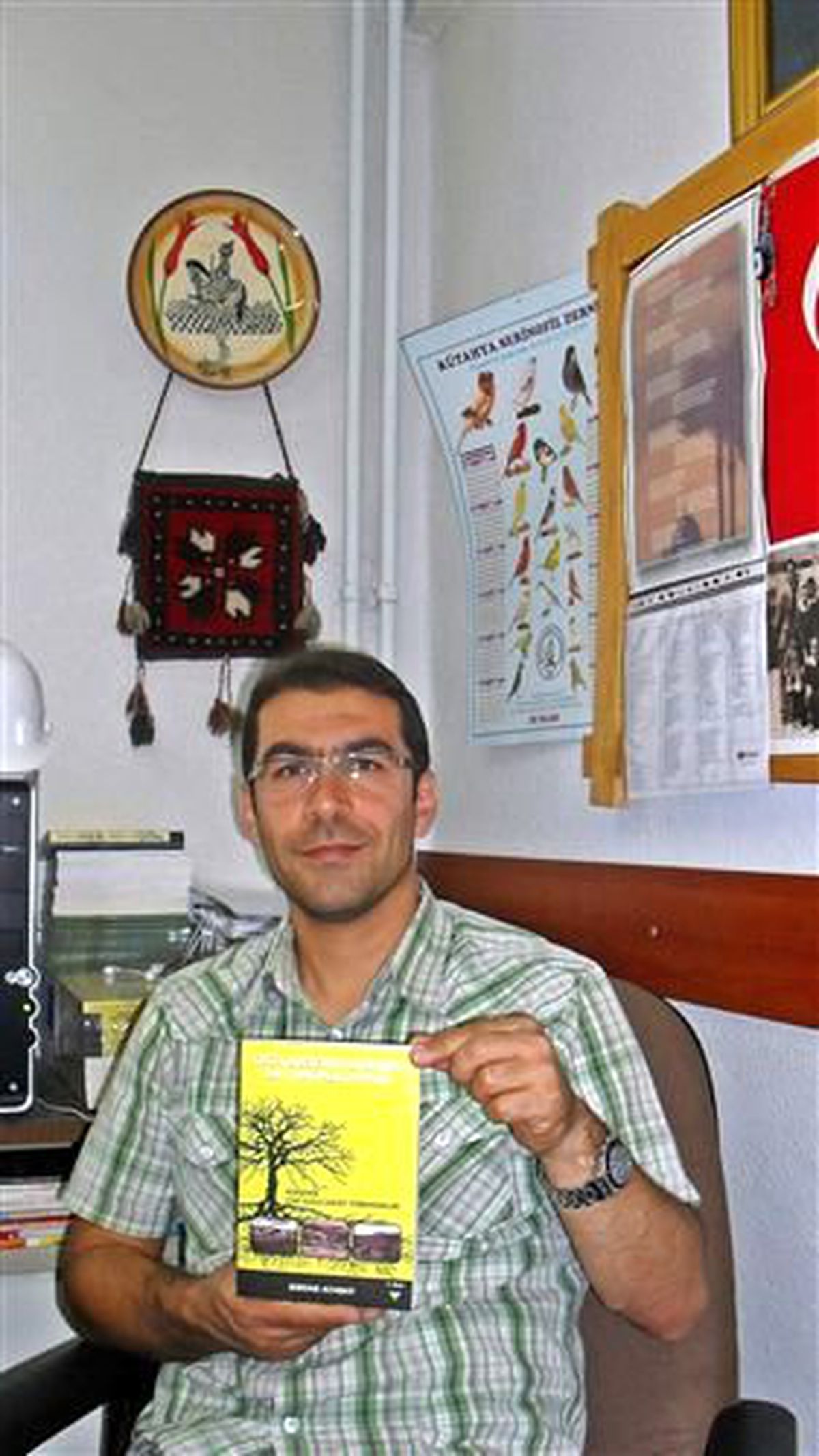 Araştırmacı Yazar Serdar Atabay'ın 'Keçi Kalesi'nin Bağrında Bir Türkmen Oymağı' İsimli Kitabının...