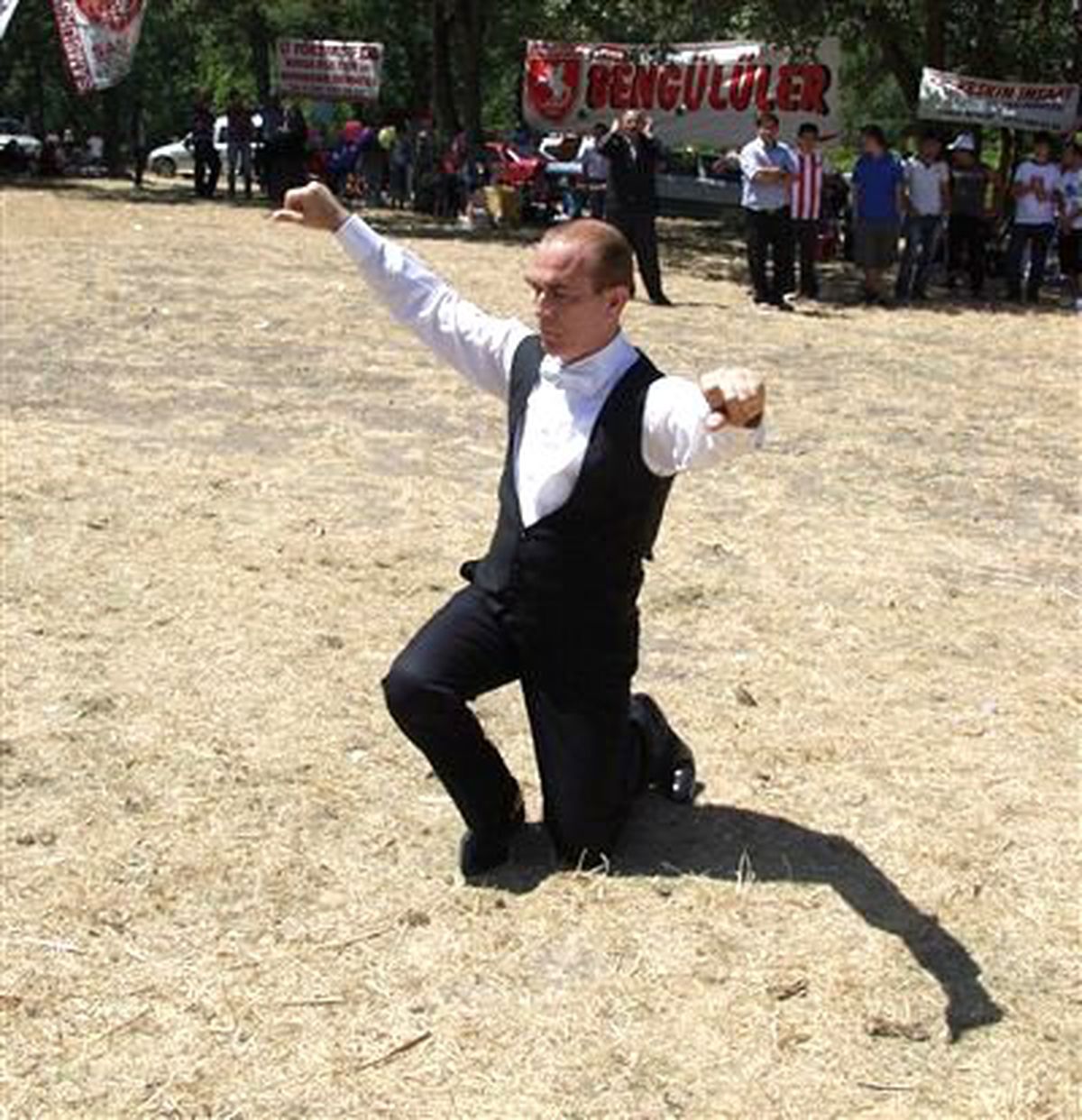 Atatürk\'e Benzerliği ile Şaşırtıyor