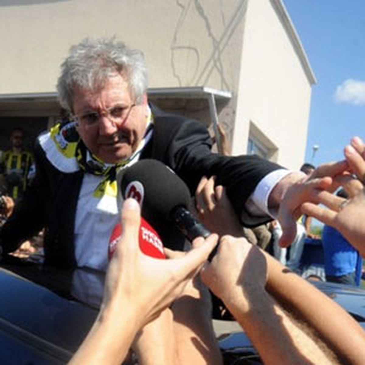 Aziz Yıldırım Cezaevinden Çıktı