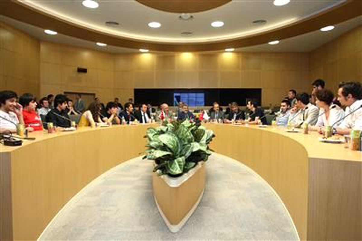 Bakan Yıldız Rusya\'da Nükleer Eğitimine Devam Eden Türk Öğrencileri Kabul Etti