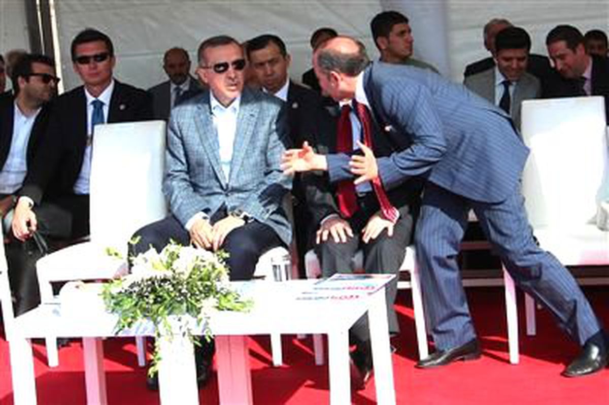 Başkan Küçükler, Başbakan Erdoğan\'a Havuzbaşı Kent Meydanıyla İlgili Olarak Bilgiler Aktardı…