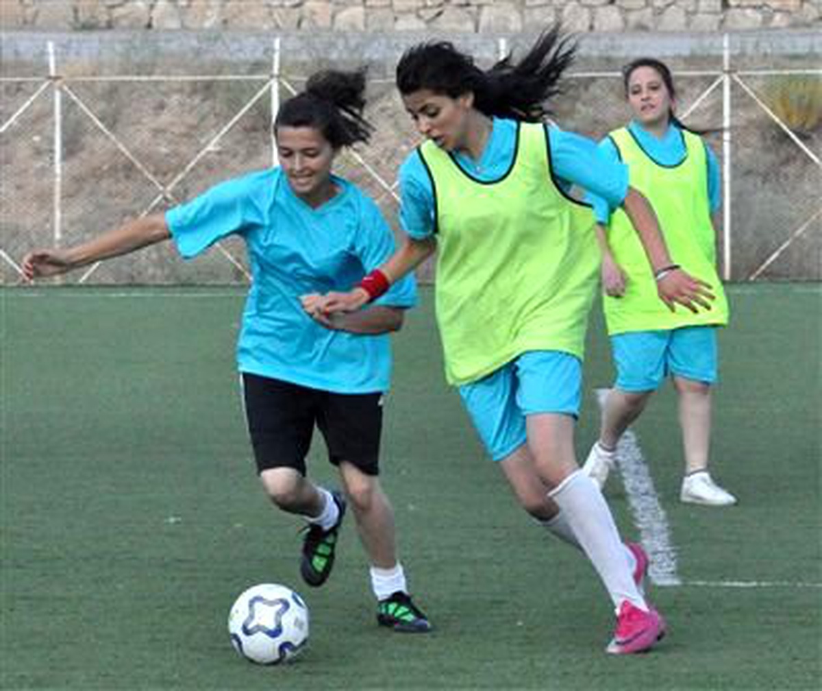 Bayanlar Futbol Takımı Çalışmalarını Sürdürüyor