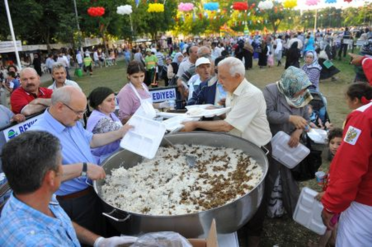 Beykoz Çayır Festivali\'nde 630 Çocuğa Sünnet Sevinci