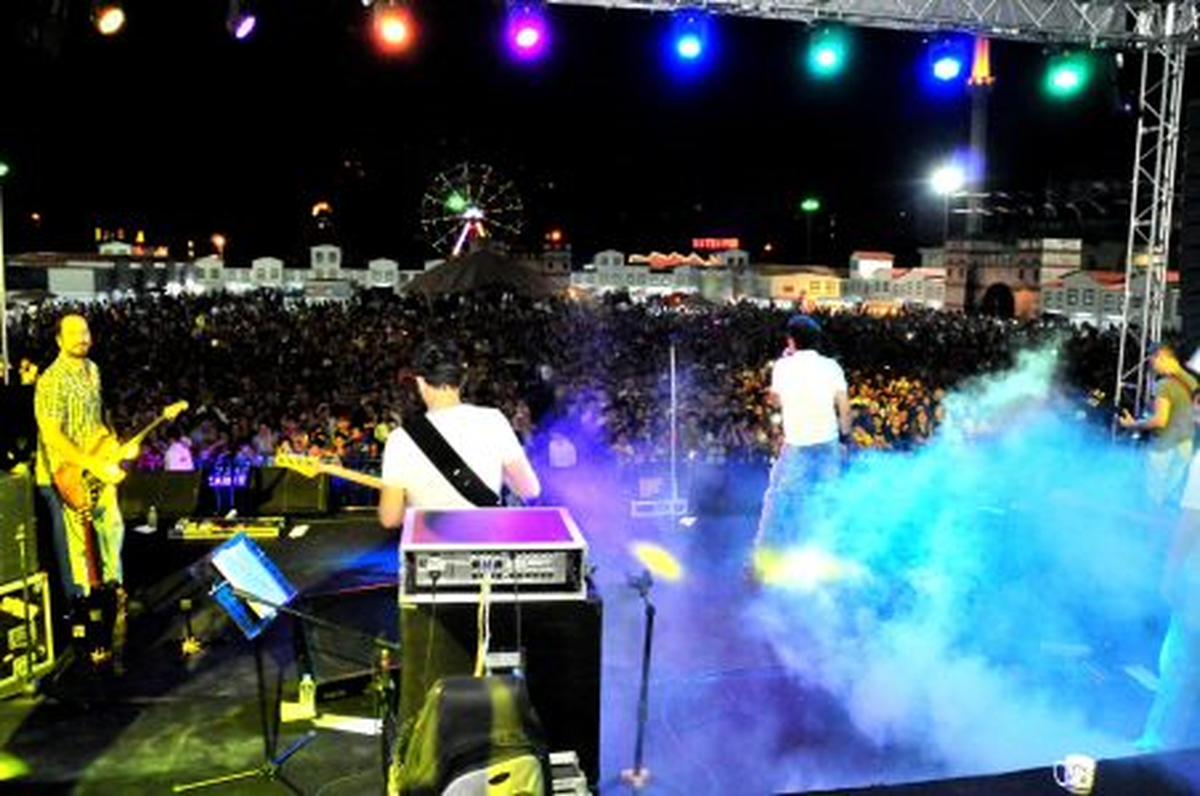 Beylikdüzü Kıraç\'la Yaz Konserlerine Başladı