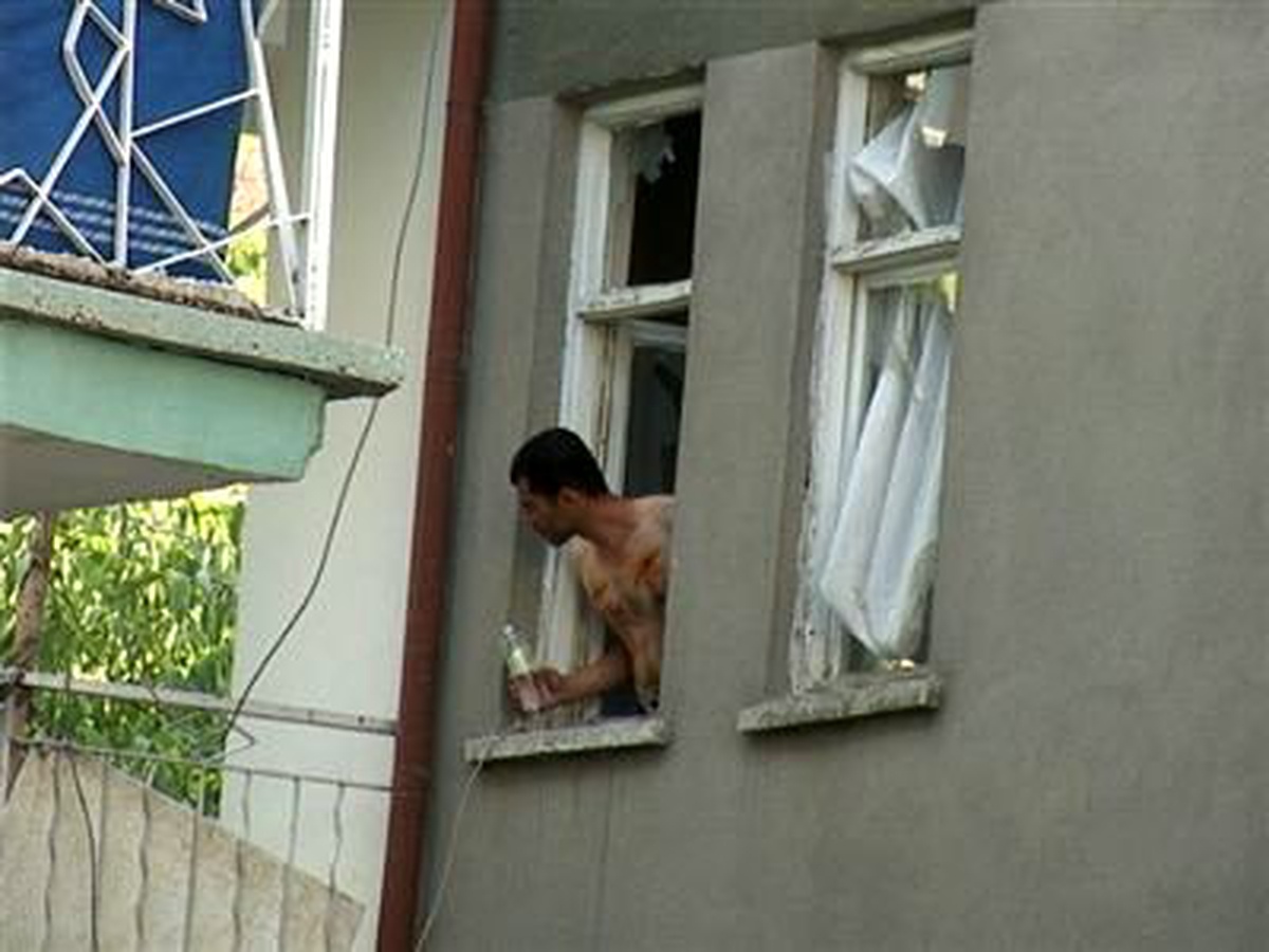 Bunalıma Giren Şahıs, Polise Zor Saatler Yaşattı
