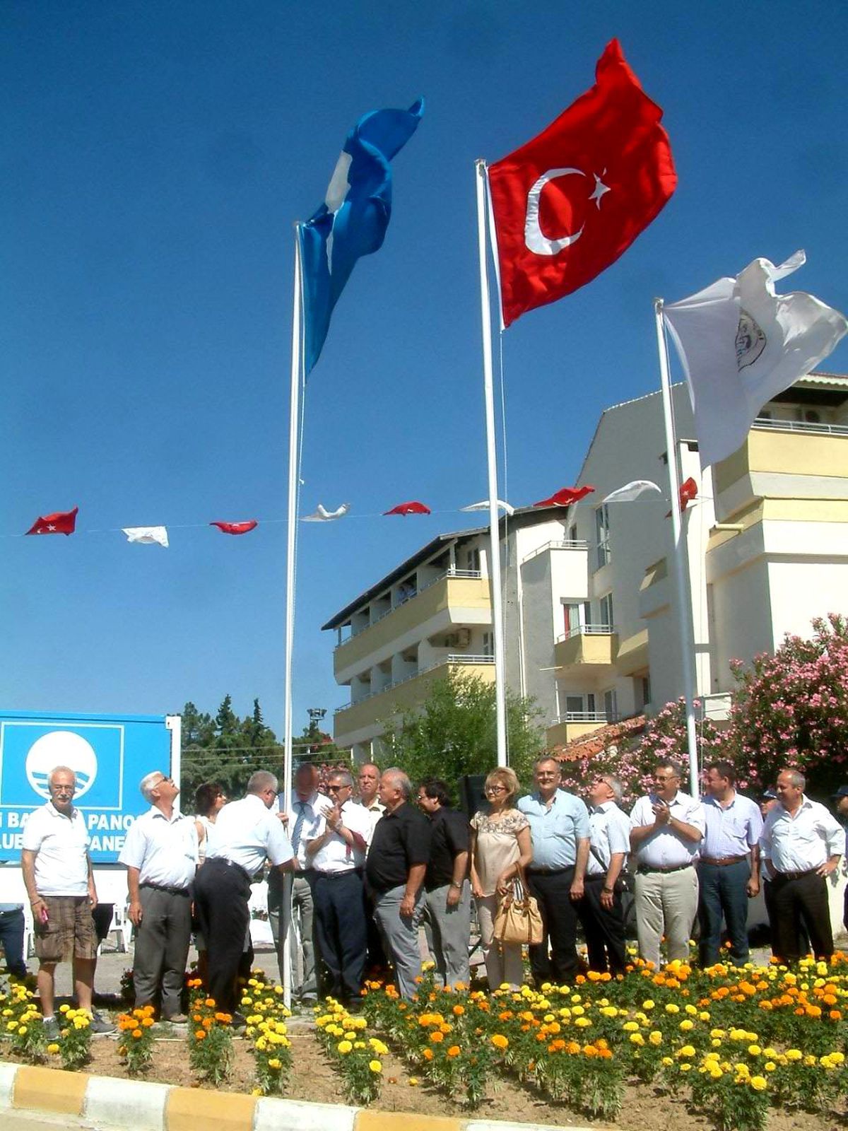 Burhaniye\'de Mavi Bayrak Coşkusu