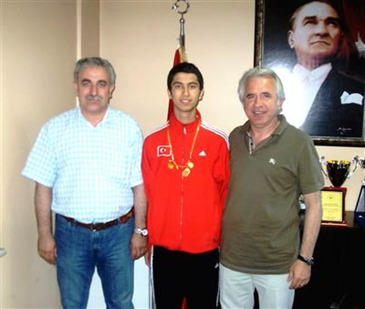 Büyükşehirden Başarıya Ödül Yağmuru