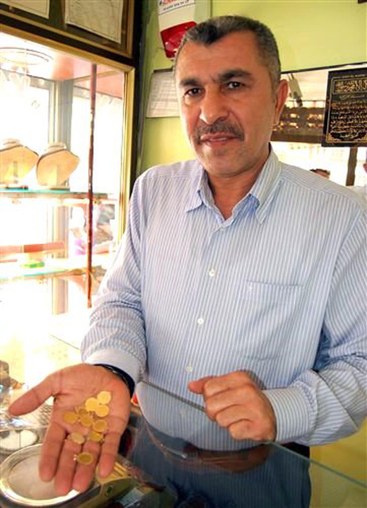 Çeyrek Altınlar Piyasada Zor Bulunuyor