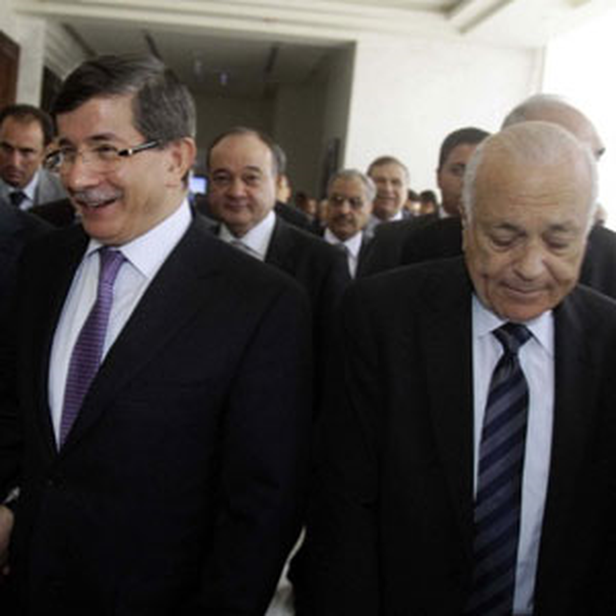 Davutoğlu, Mısır Dışişleri Bakanı Amr ile Görüştü