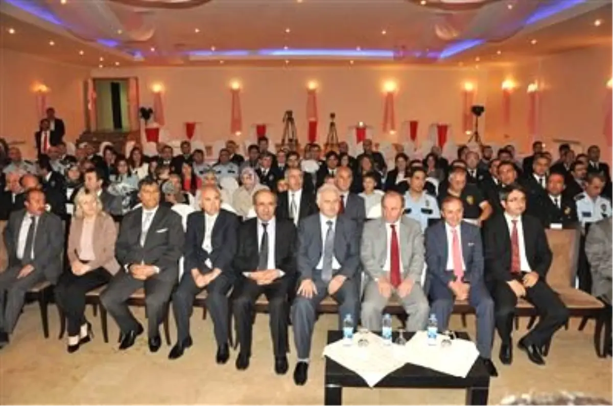 Erzurum Emniyetinde Terfi Eden Polislere Rütbeleri Törenle Takıldı