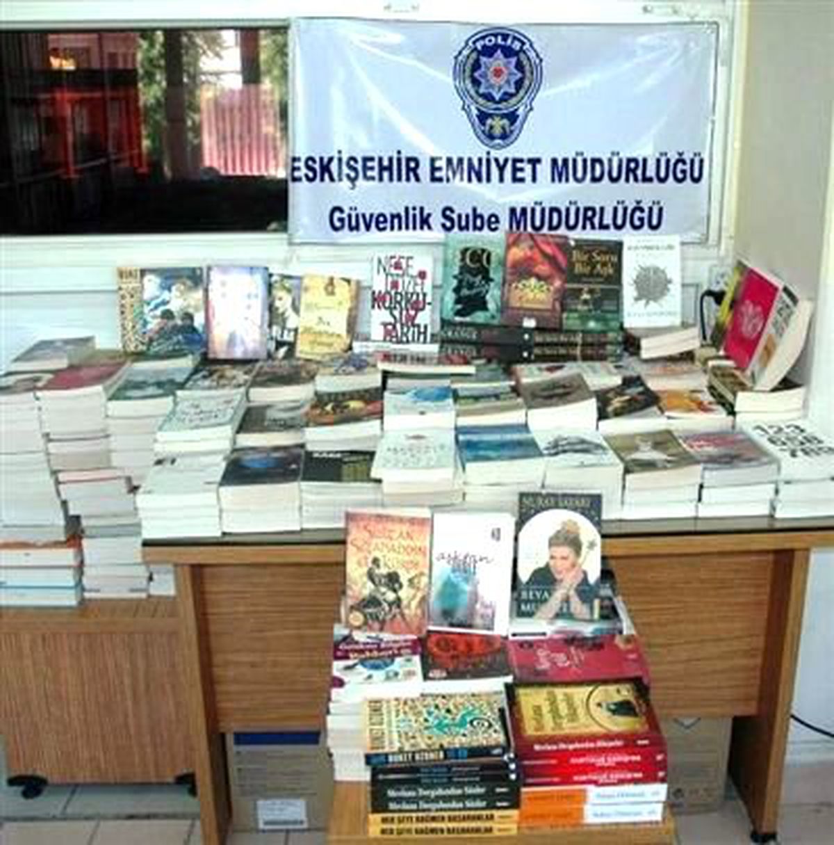 Eskişehir\'de Korsan Kitap ve Cd Operasyonu