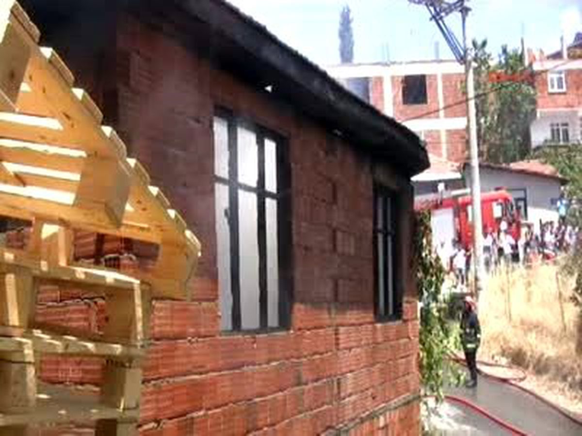 Gebze\'de Tek Katlı Ev Yangında Kül Oldu