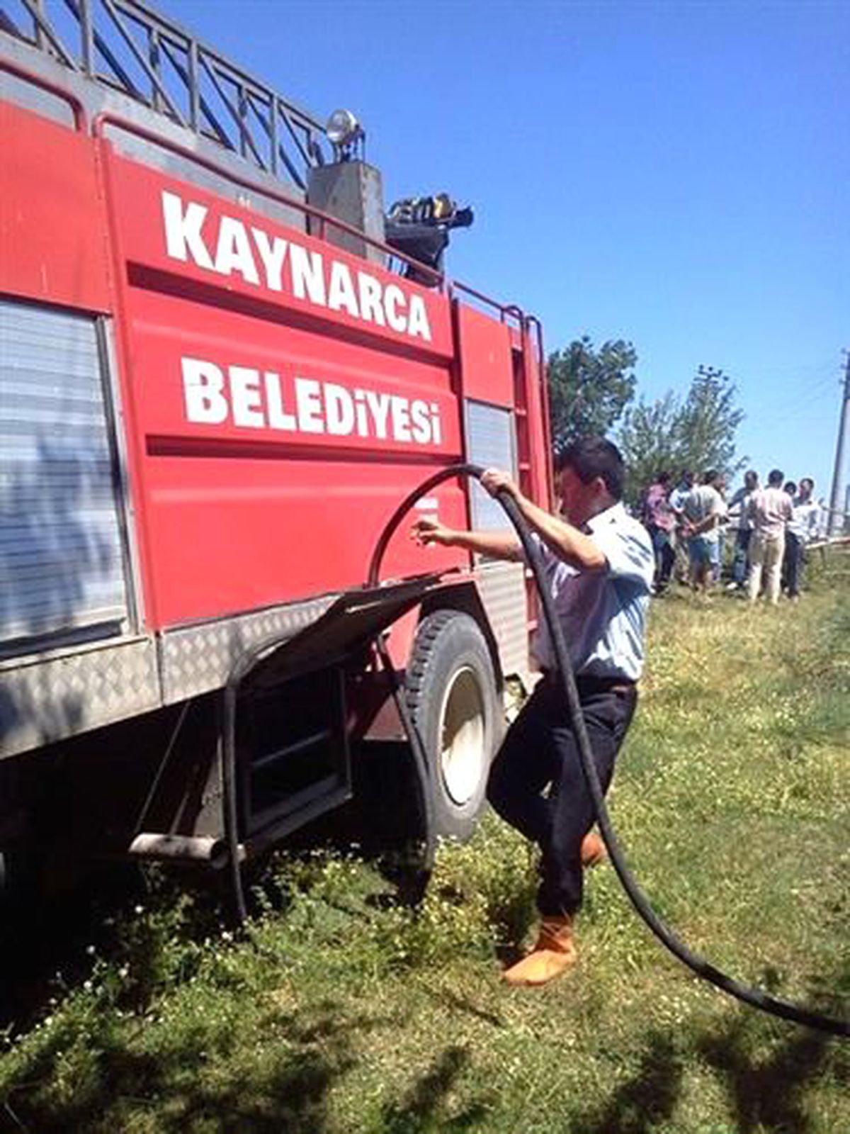 Isınan Cam Parçaları Samanlığı Küle Çevirdi