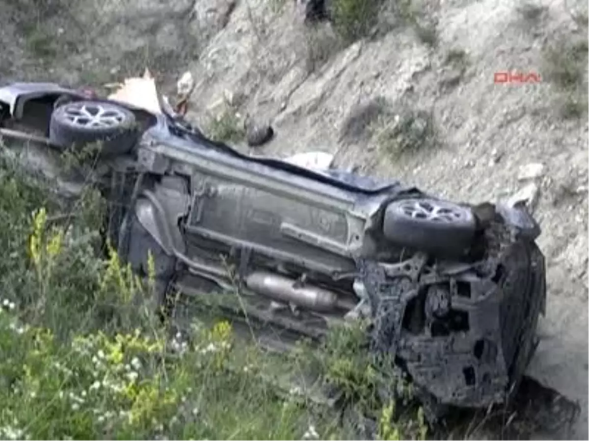 Otomobil Şarampole Devrildi: 1 Ölü