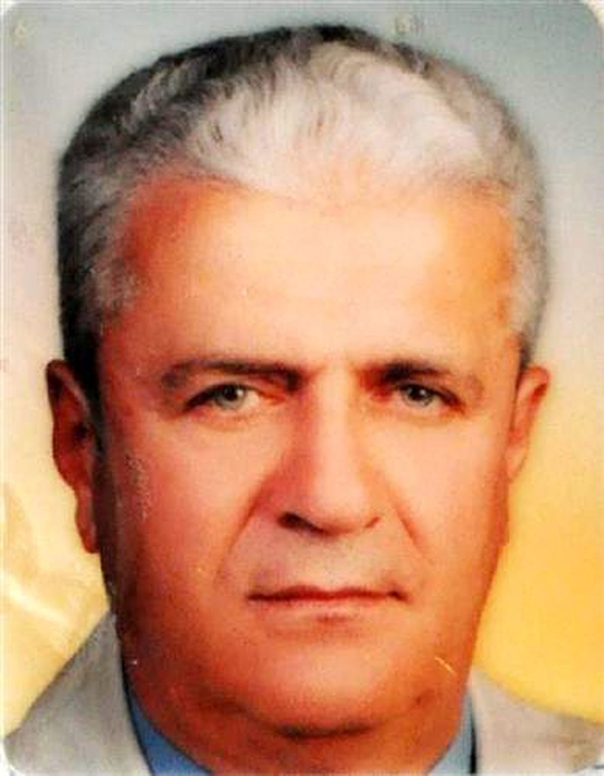 Karayemiş Toplarken Düşerek Öldü