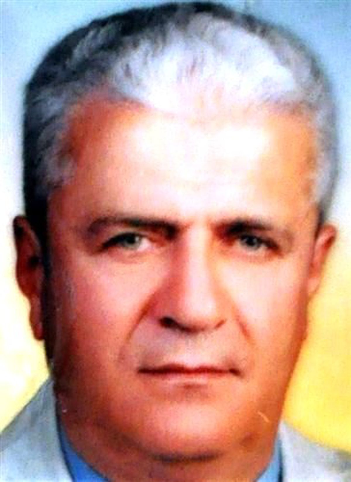 Karayemiş Toplarken Düşerek Öldü