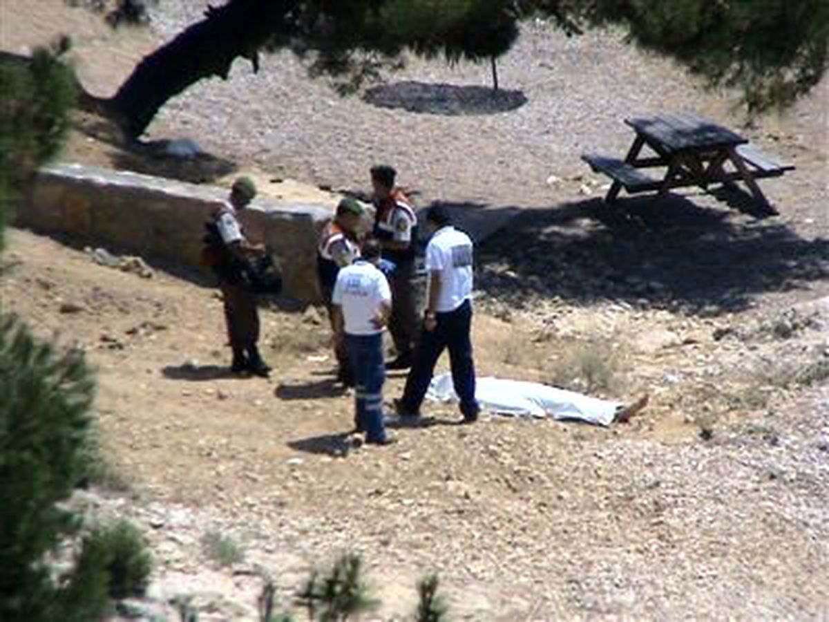 Kayalıklar Üzerinde Kriz Geçiren Genç Denize Düşerek Hayatını Kaybetti