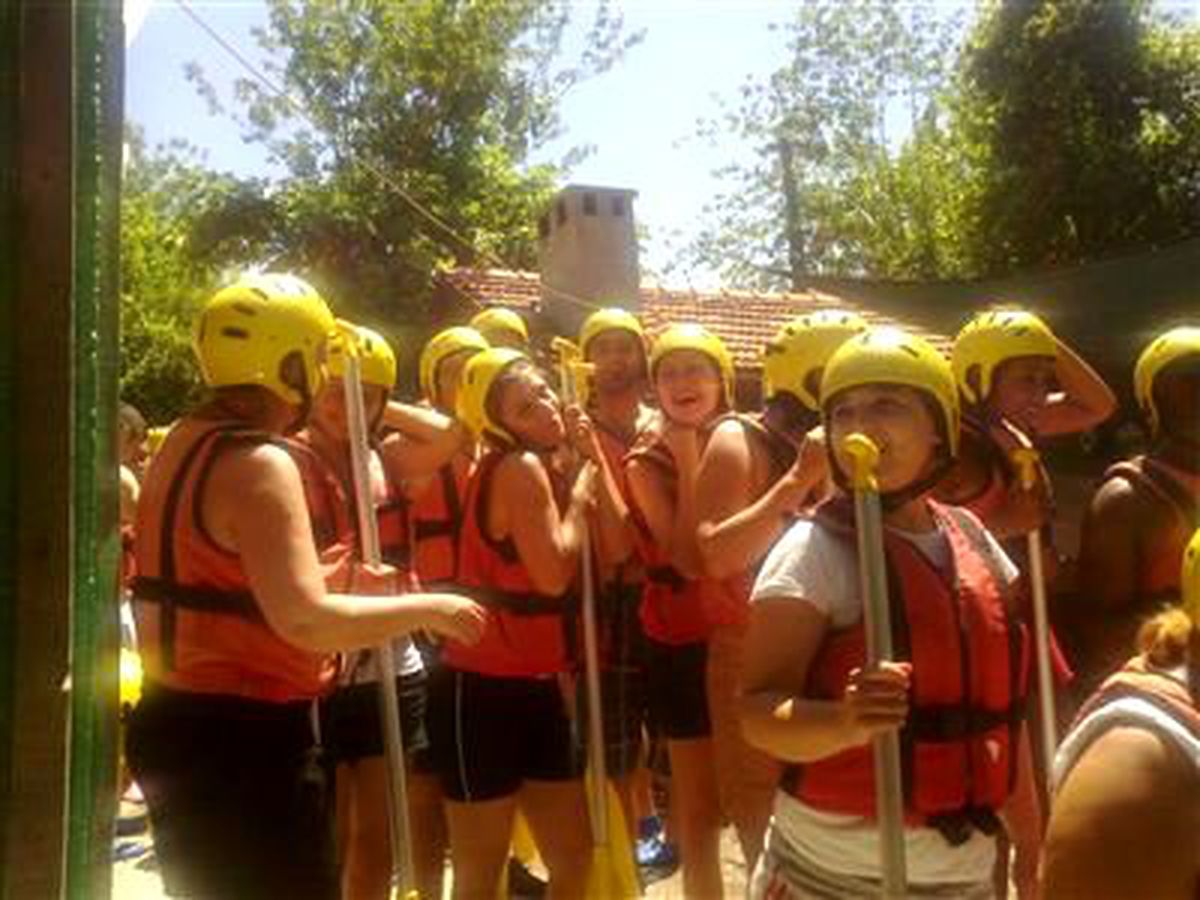 Madoks\'tan Rafting ve Türkü Gecesi Coşkusu
