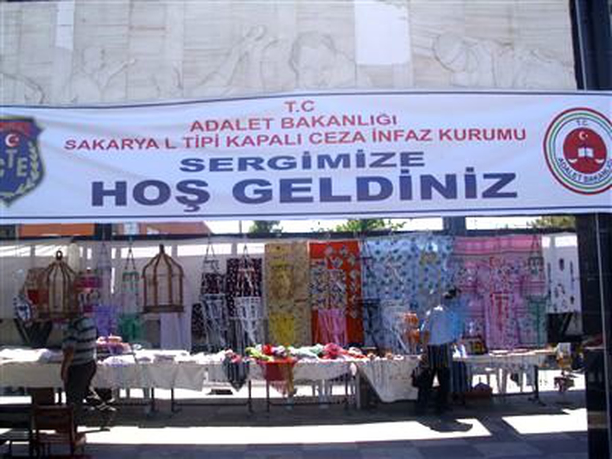Mahkumların Eserleri Sakarya Kent Meydanı\'nda Satışa Çıkarıldı