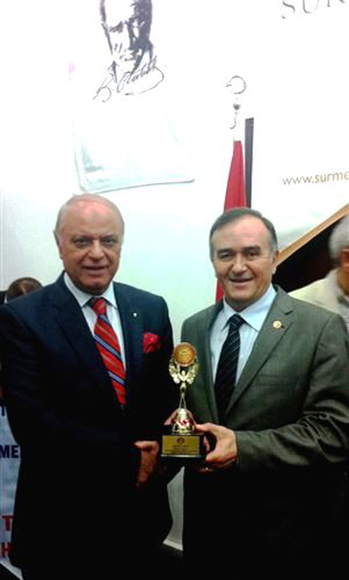 MHP Manisa Milletvekili Akçay \'Yılın Milletvekili\' Seçildi