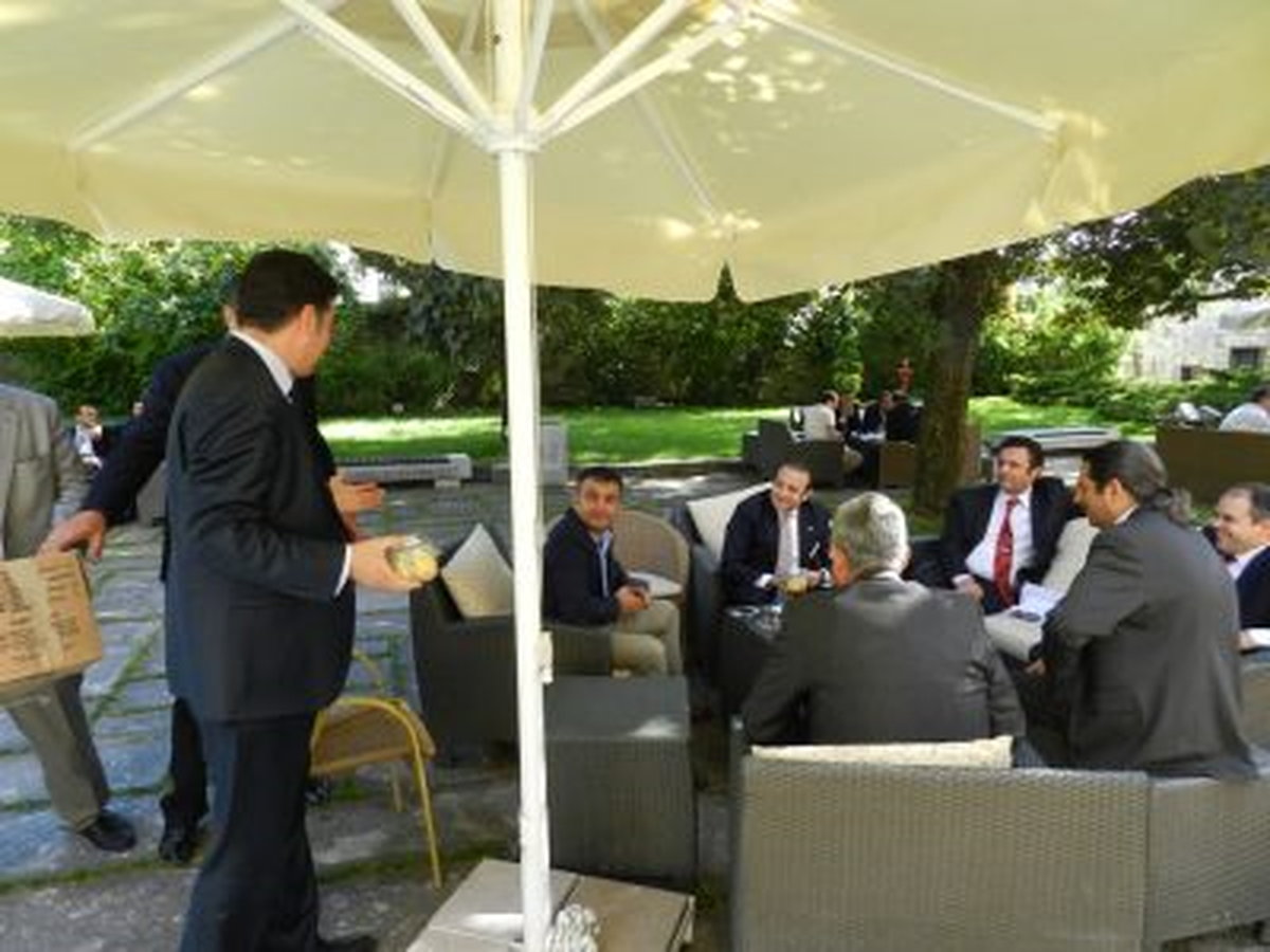 Milletvekili Oğan, Mecliste Iğdır Kayısısı Dağıttı