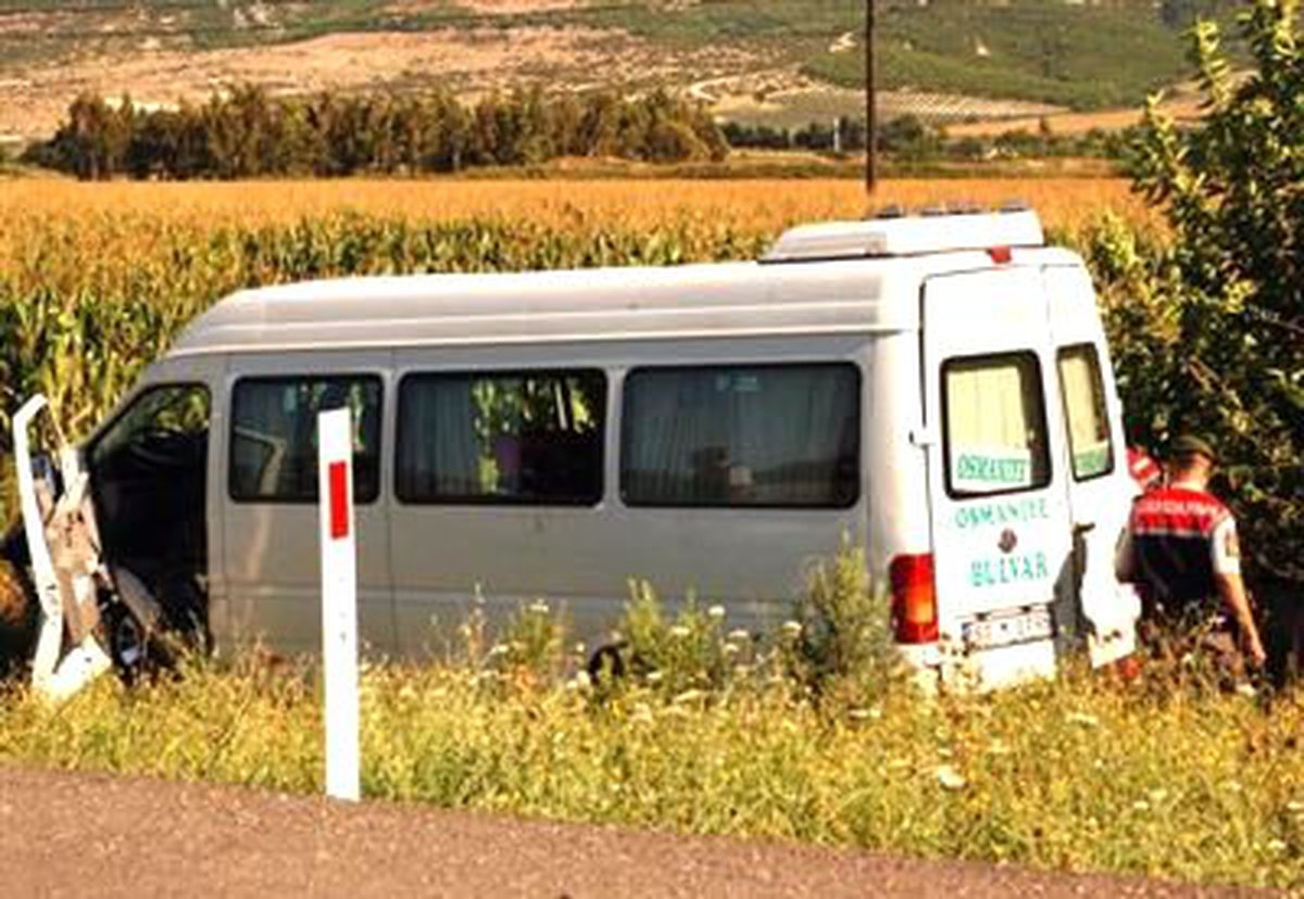 Minibüs Şarampole Uçtu: 6 Yaralı