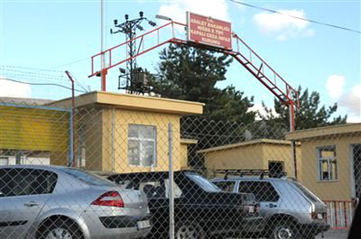 Niğde E Tipi Kapalı Cezaevi\'nde Yangın Paniği